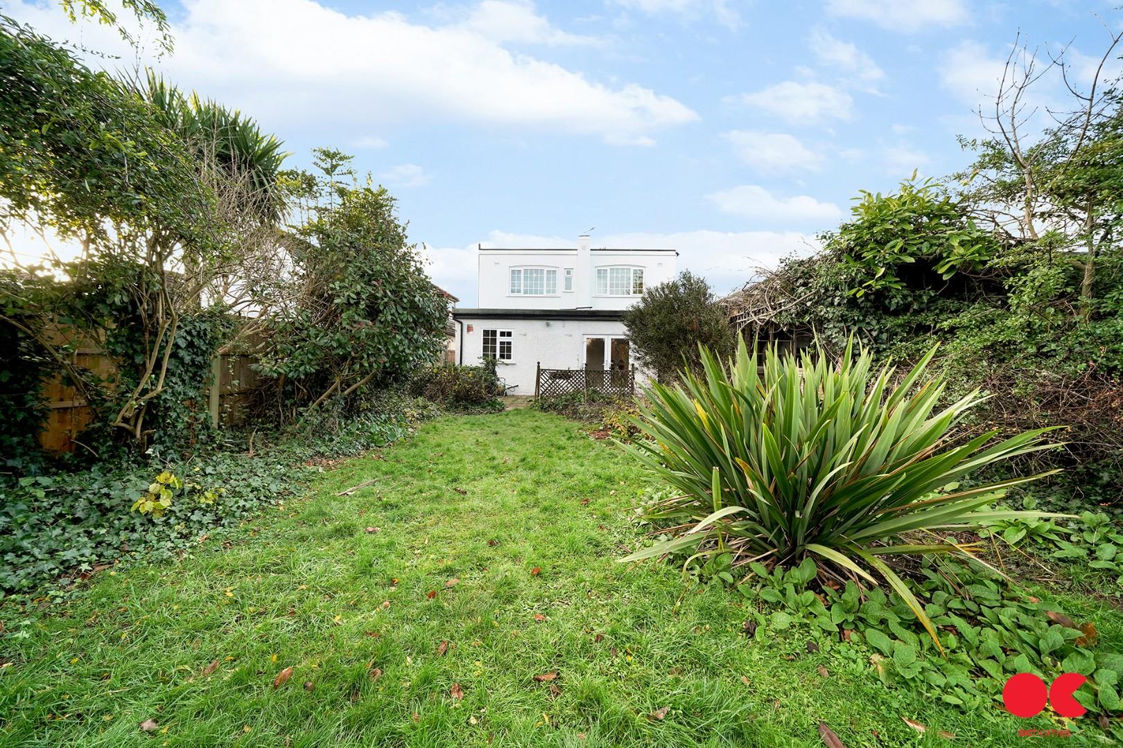 5 bed detached bungalow for sale in Haynes Road, Hornchurch  - Property Image 31