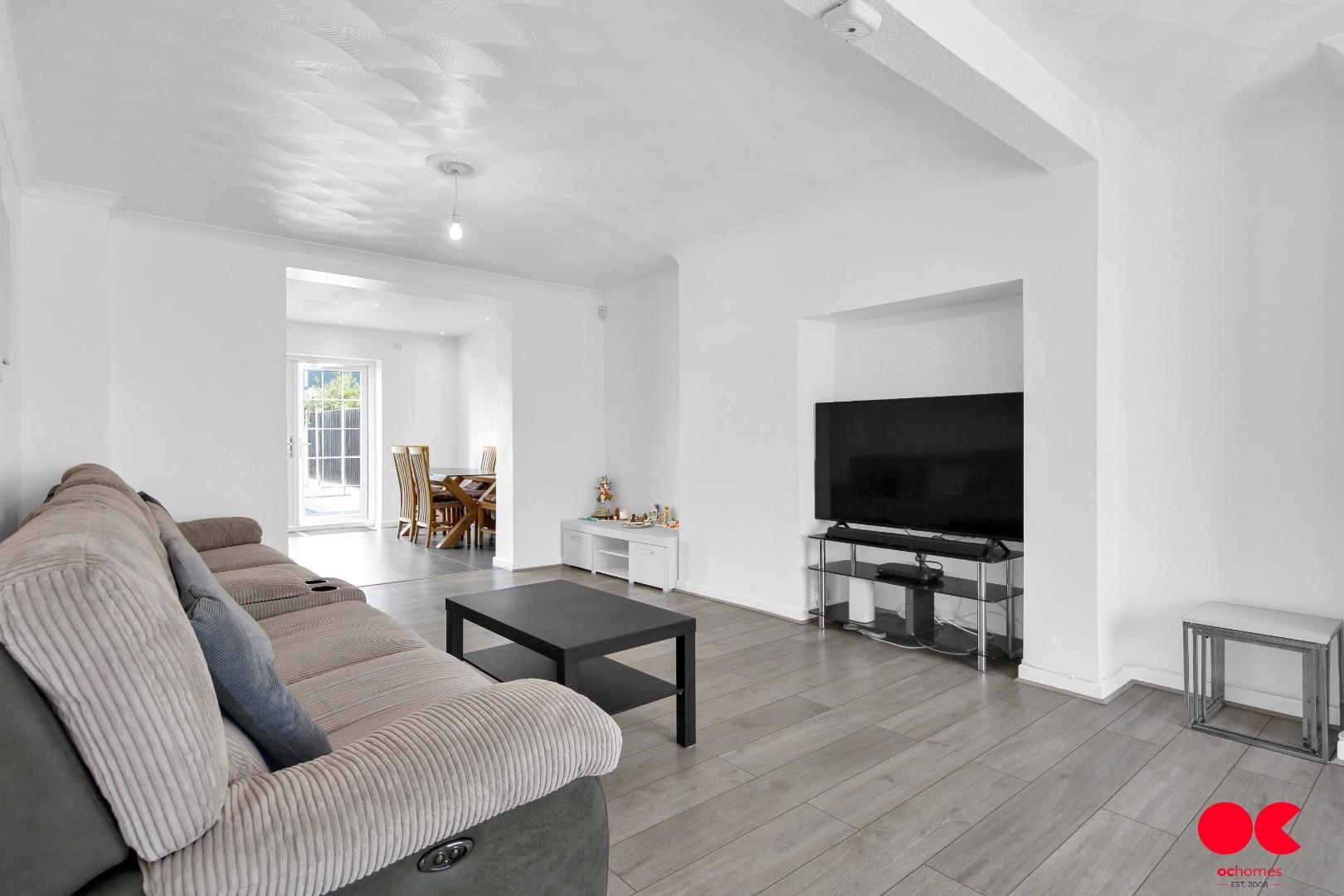 3 bed end of terrace house for sale in Amesbury Road, Dagenham - Property Image 1