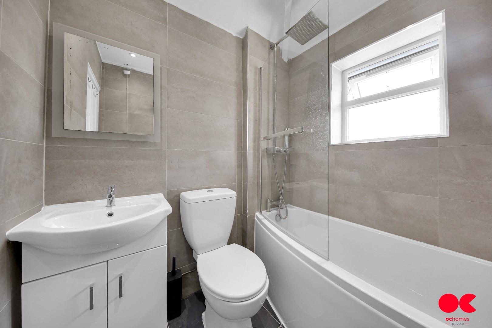 3 bed end of terrace house for sale in Amesbury Road, Dagenham  - Property Image 3