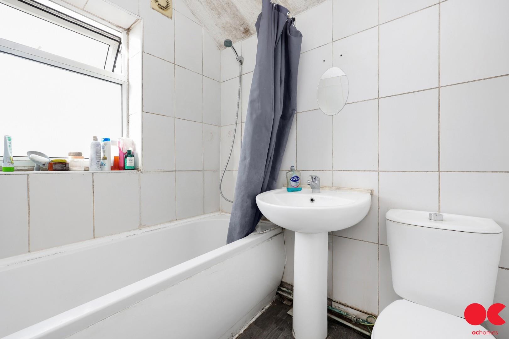 2 bed flat for sale in Hughenden Terrace, Leyton  - Property Image 3