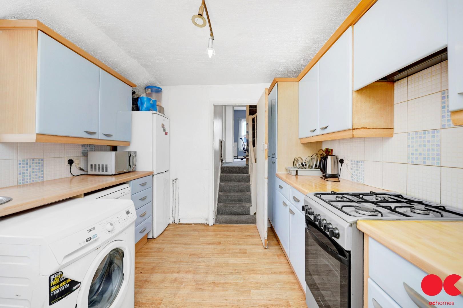 2 bed flat for sale in Hughenden Terrace, Leyton  - Property Image 9