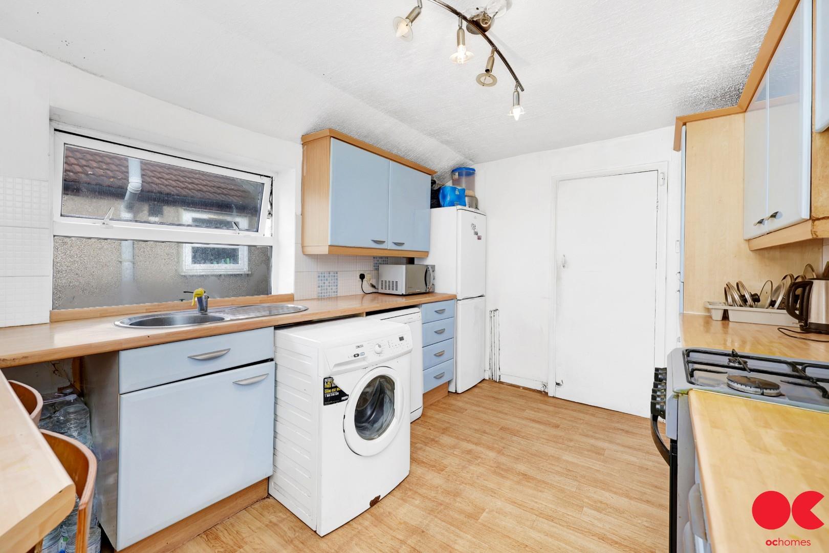 2 bed flat for sale in Hughenden Terrace, Leyton  - Property Image 7