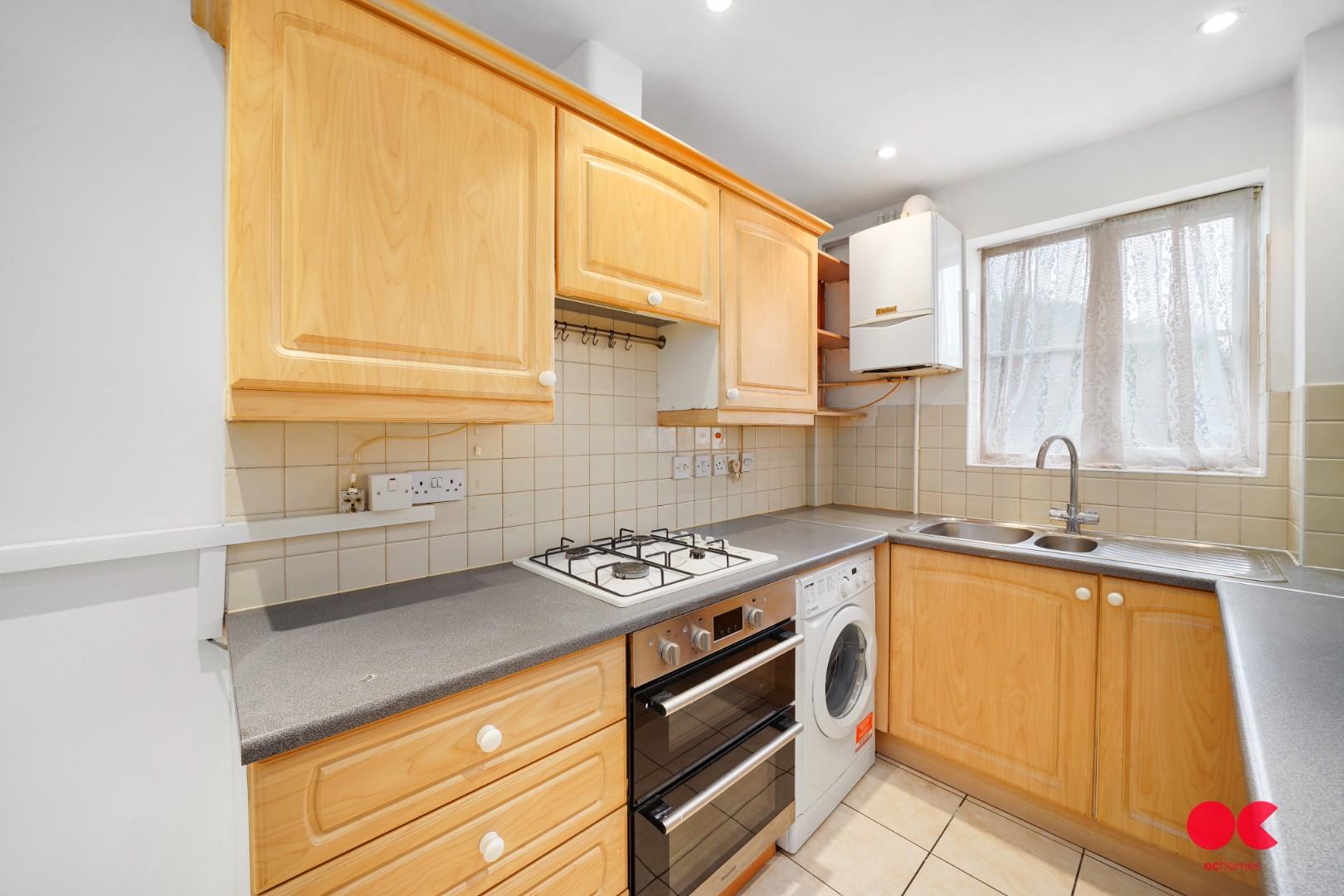 2 bed flat for sale in South Street, Romford  - Property Image 3