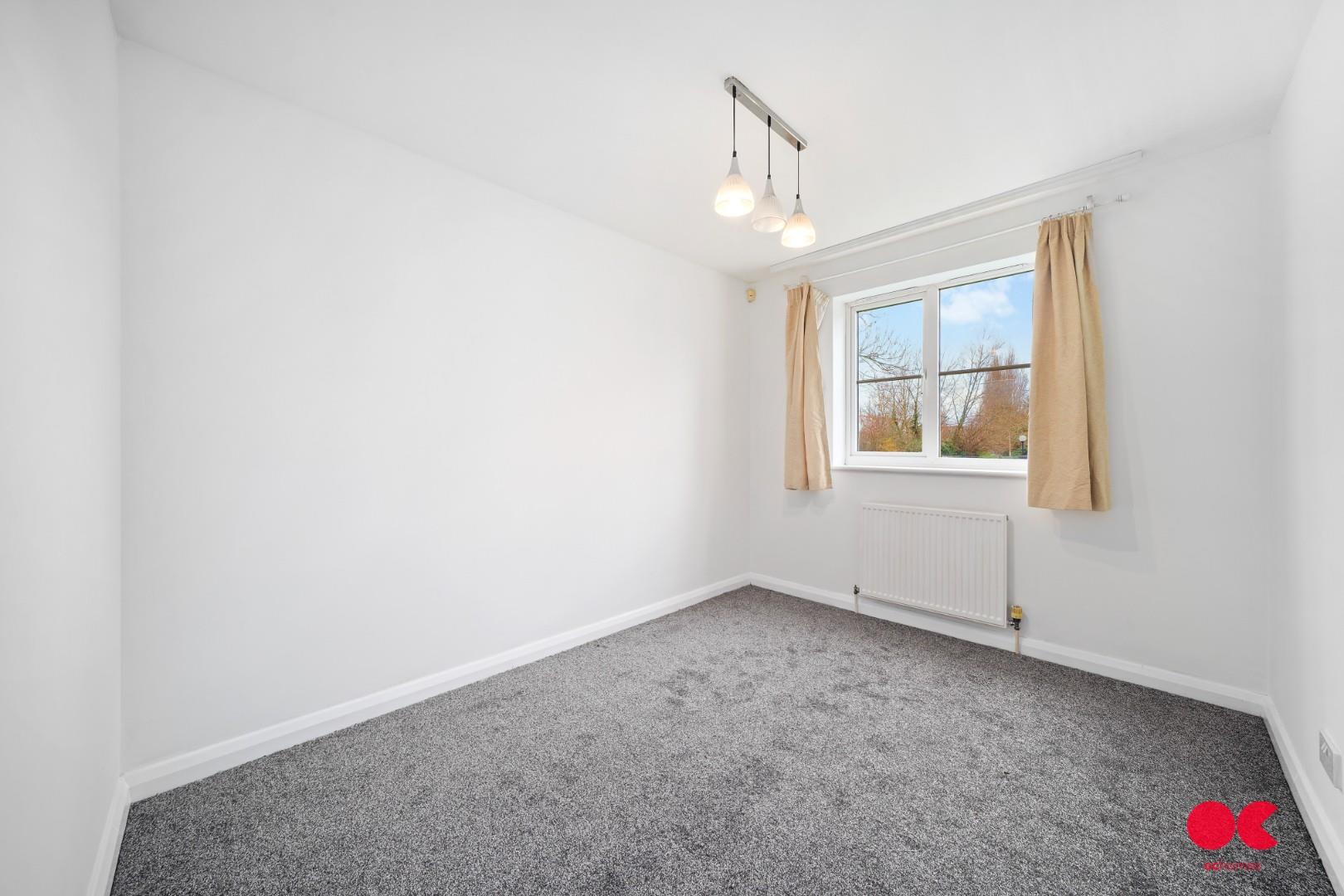 2 bed flat for sale in South Street, Romford  - Property Image 5