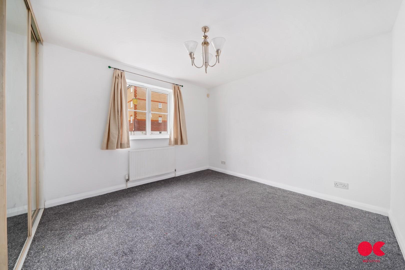 2 bed flat for sale in South Street, Romford  - Property Image 4