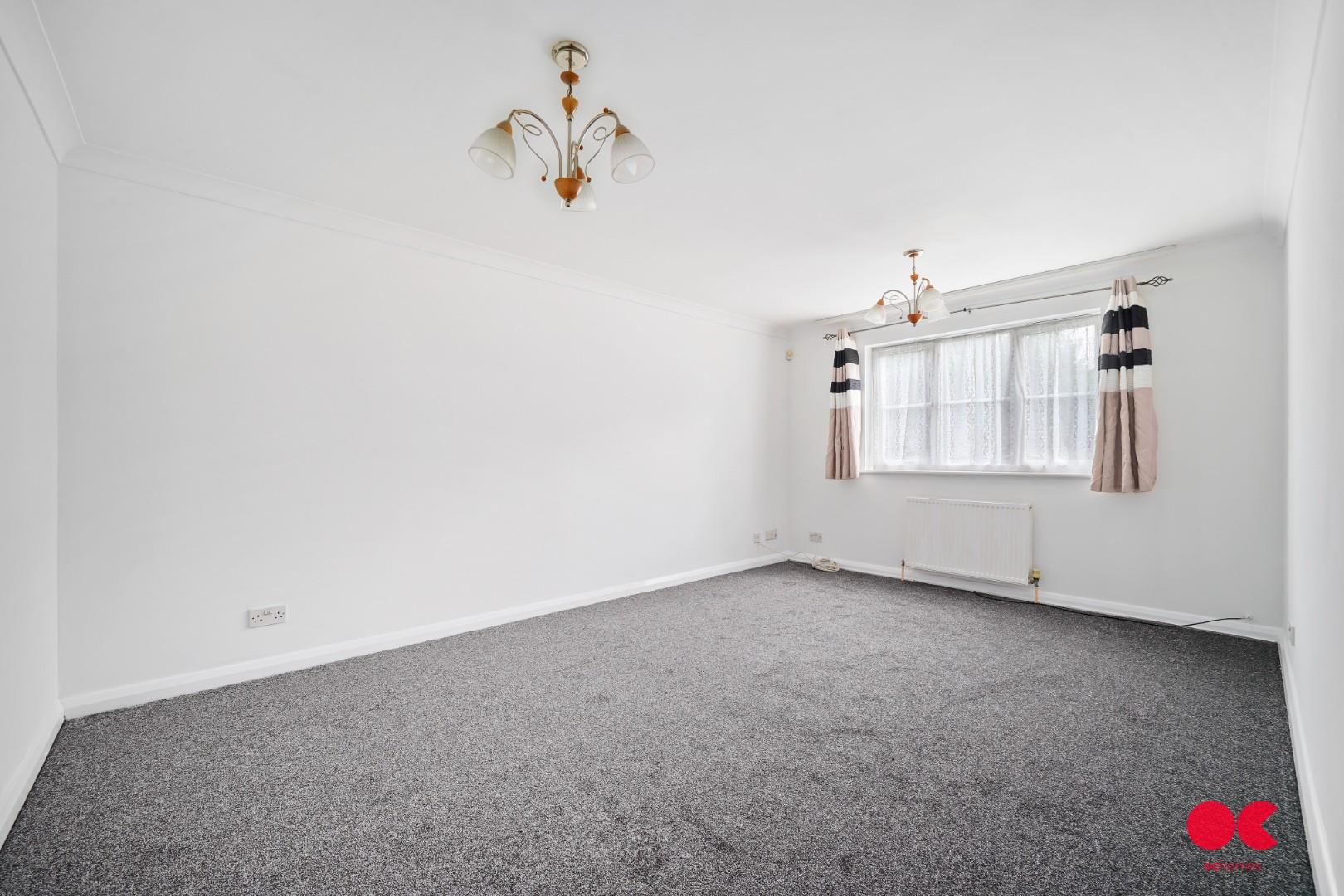 2 bed flat for sale in South Street, Romford  - Property Image 8