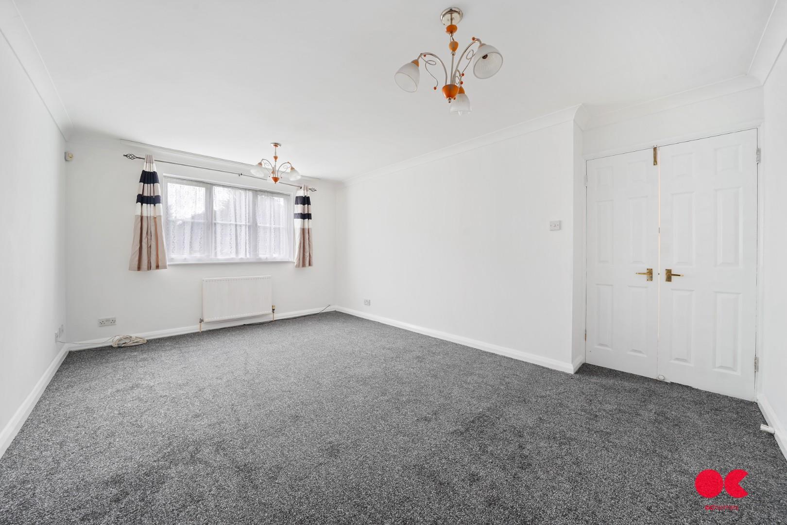 2 bed flat for sale in South Street, Romford  - Property Image 2