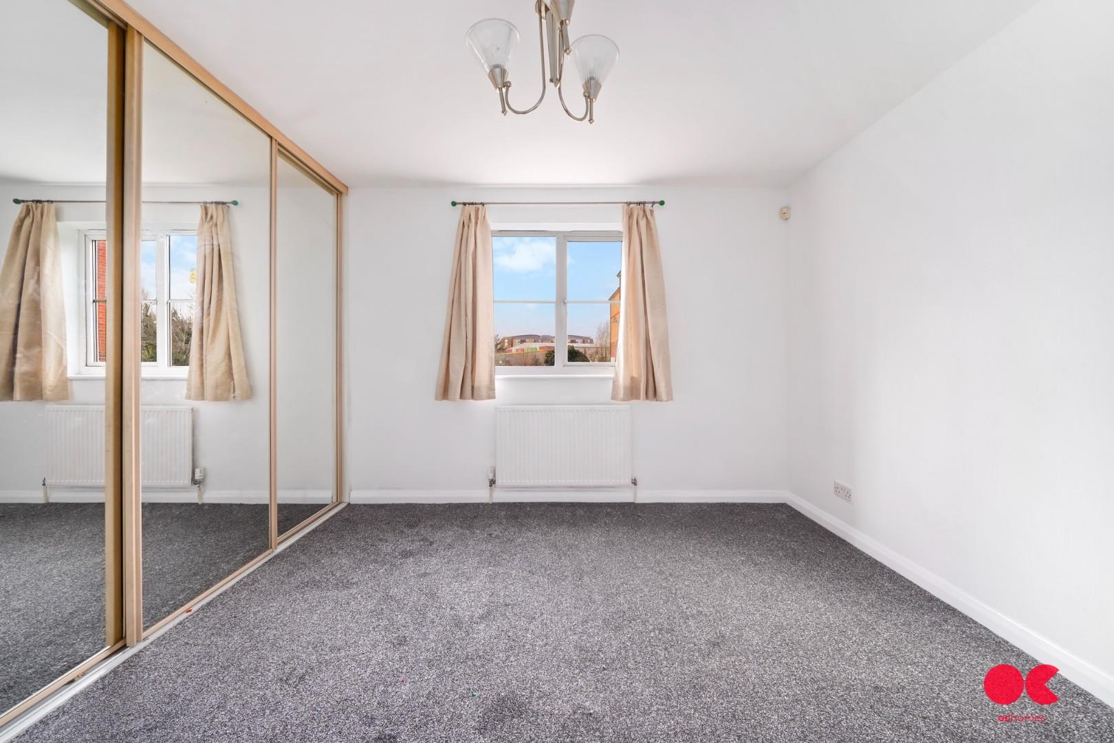 2 bed flat for sale in South Street, Romford  - Property Image 9