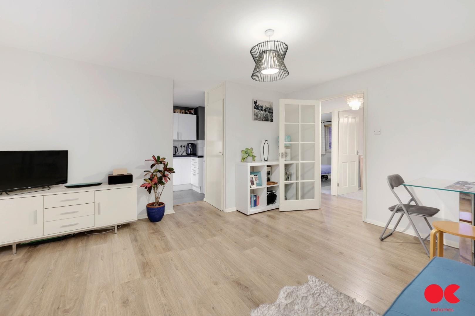 2 bed flat for sale in Seymour Road, London - Property Image 1