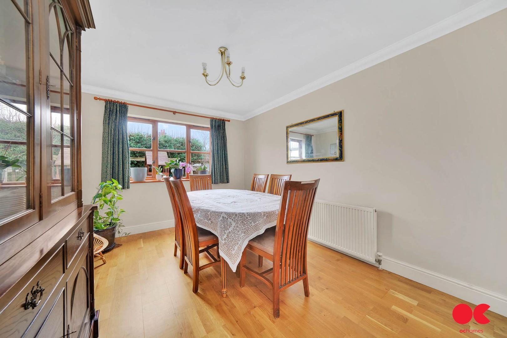 3 bed semi-detached house for sale in Tomlyns Close, Brentwood  - Property Image 9