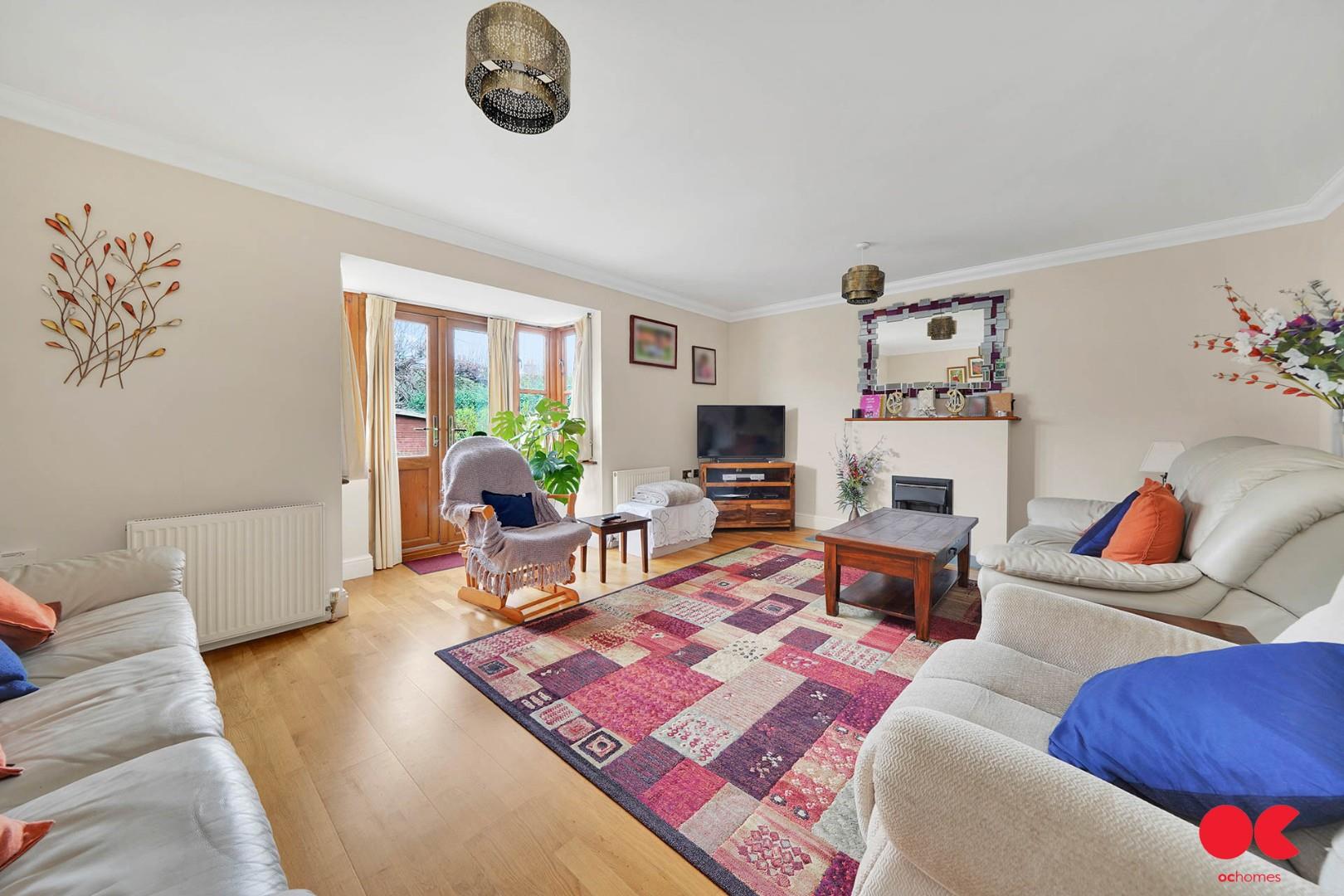 3 bed semi-detached house for sale in Tomlyns Close, Brentwood  - Property Image 2