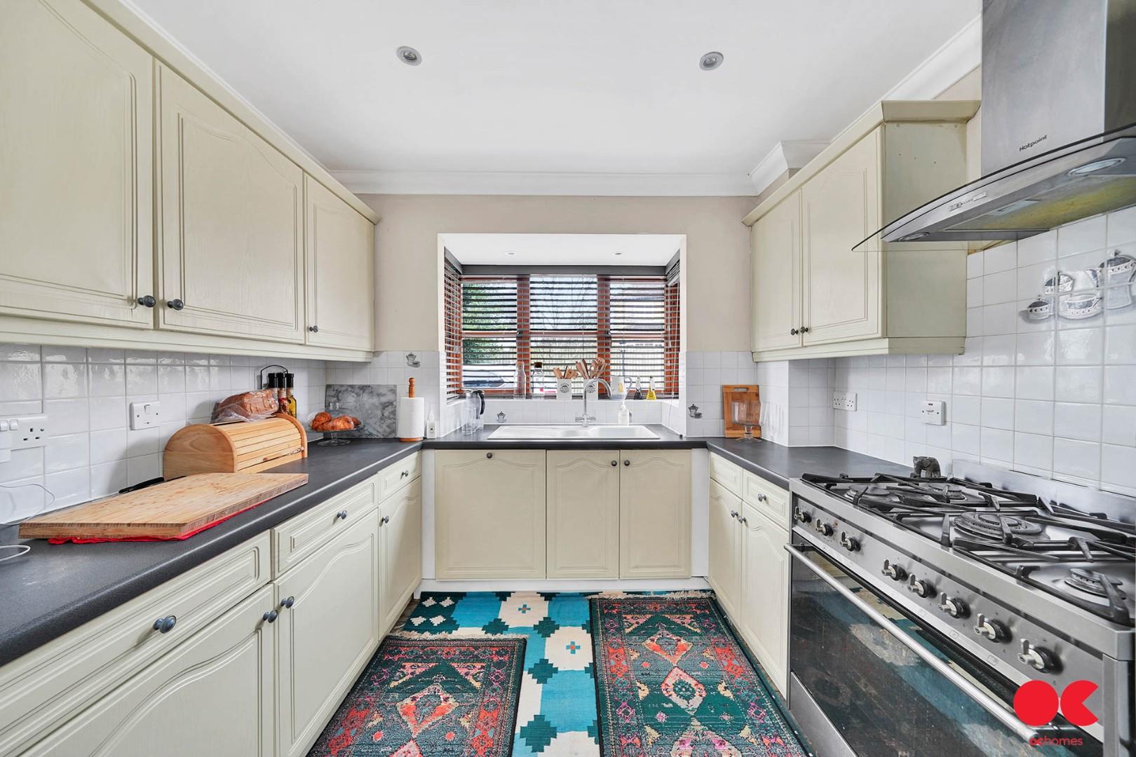 3 bed semi-detached house for sale in Tomlyns Close, Brentwood  - Property Image 3