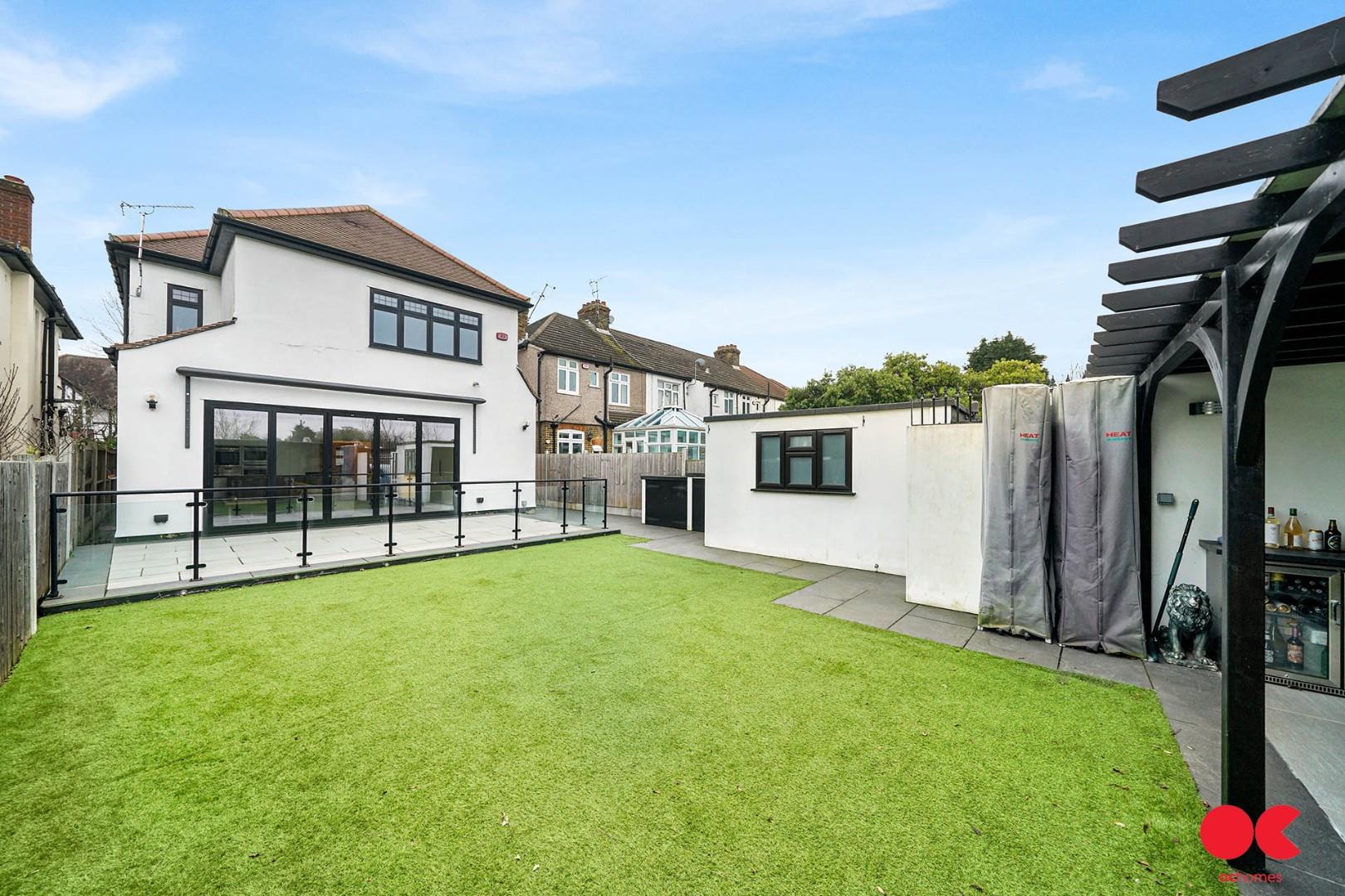 4 bed detached house for sale in Balgores Lane, Gidea Park  - Property Image 14