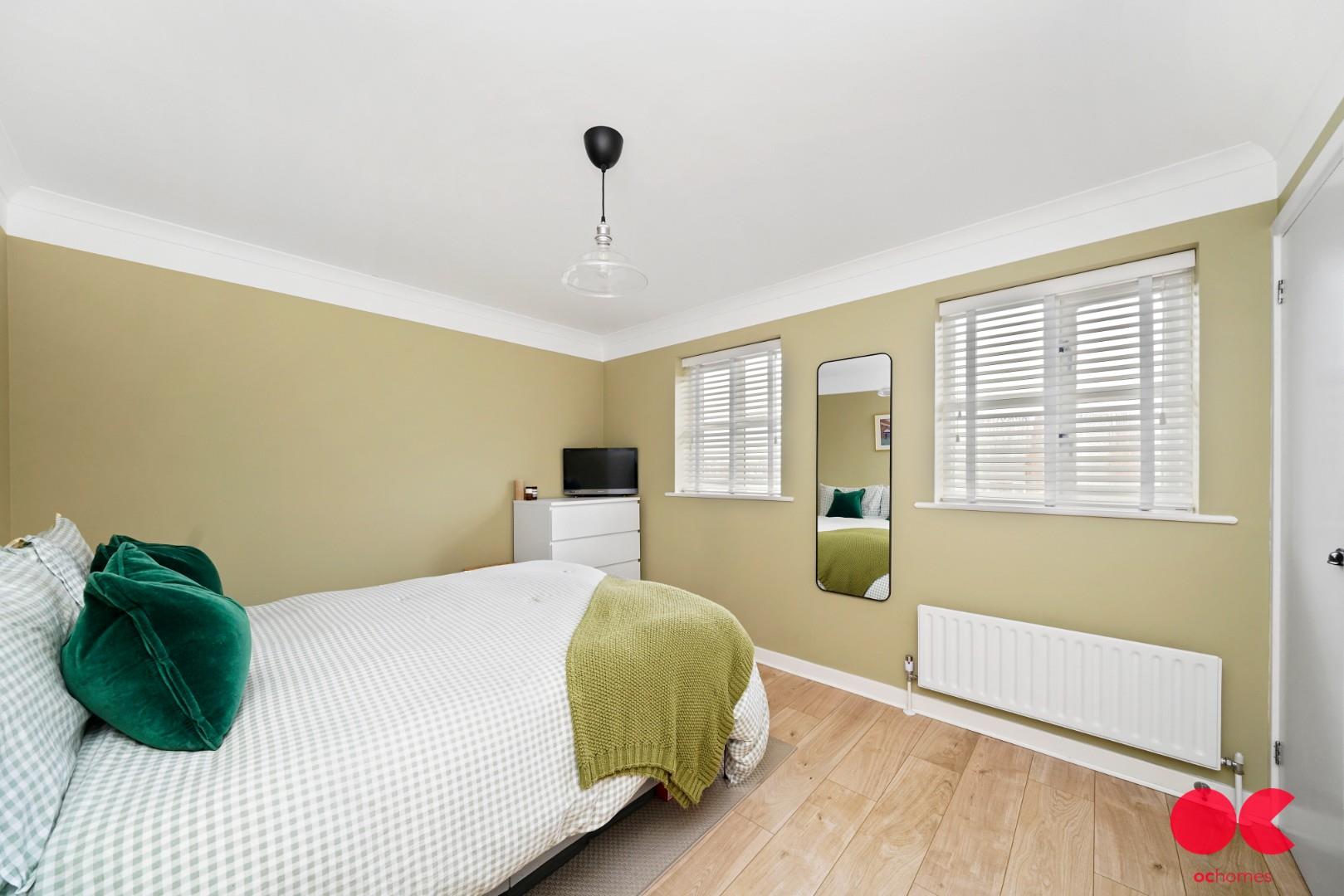 2 bed flat for sale in Monkwood Close, Romford  - Property Image 3