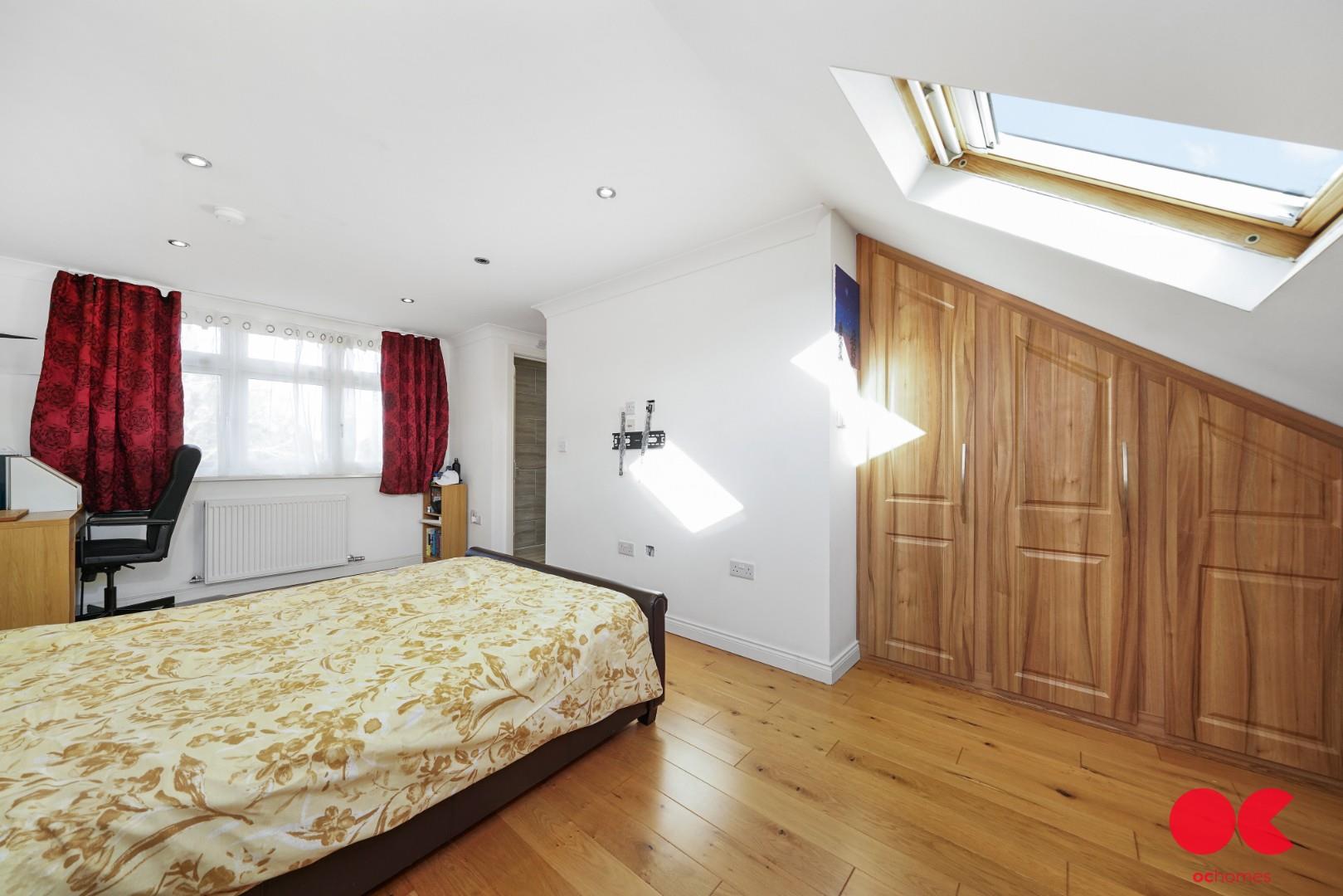 4 bed semi-detached house for sale in Western Avenue, Gidea Park  - Property Image 36