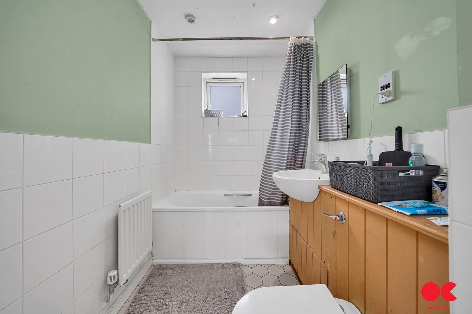 2 bed flat for sale in Malt House Place, Romford  - Property Image 4