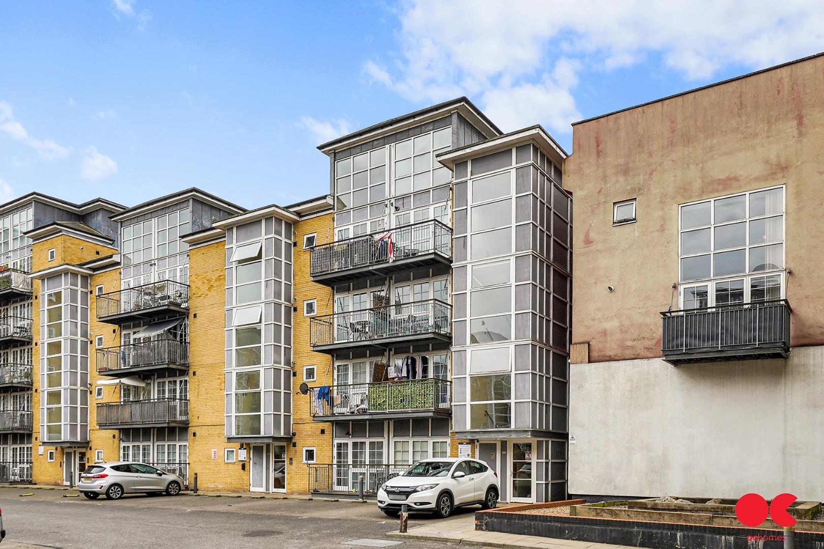 2 bed flat for sale in Malt House Place, Romford  - Property Image 2