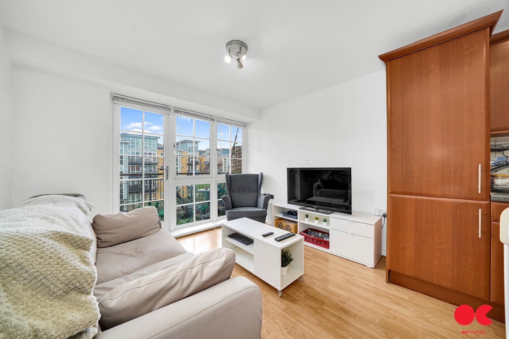 2 bed flat for sale in Malt House Place, Romford, RM1