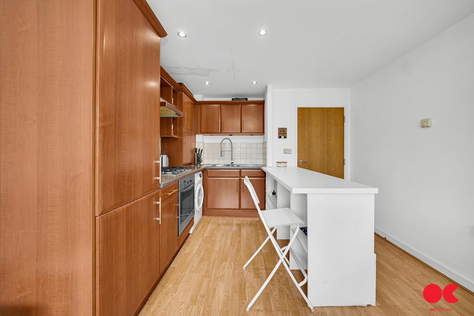 2 bed flat for sale in Malt House Place, Romford  - Property Image 5