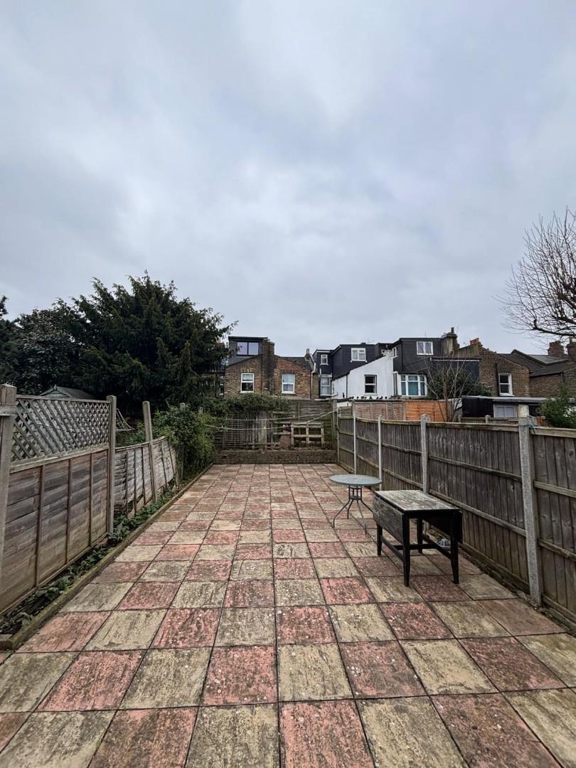 3 bed terraced house to rent in Morley Road, Leyton  - Property Image 4