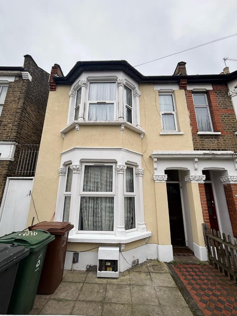 3 bed terraced house to rent in Morley Road, Leyton  - Property Image 1