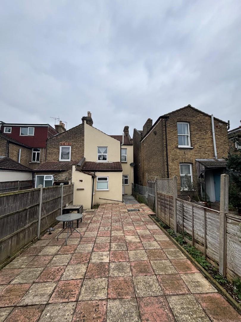 3 bed terraced house to rent in Morley Road, Leyton  - Property Image 15