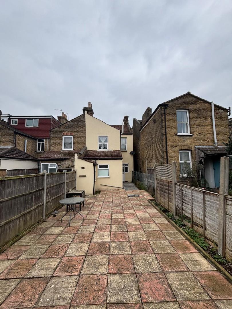 3 bed terraced house to rent in Morley Road, Leyton  - Property Image 11