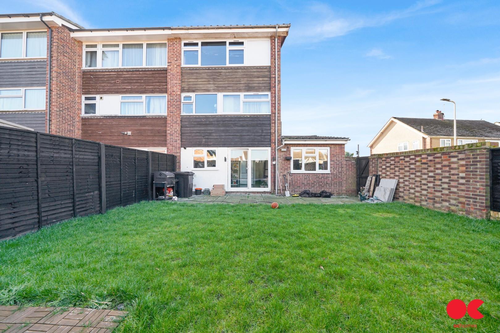 4 bed semi-detached house for sale in Essex Gardens, Hornchurch  - Property Image 16