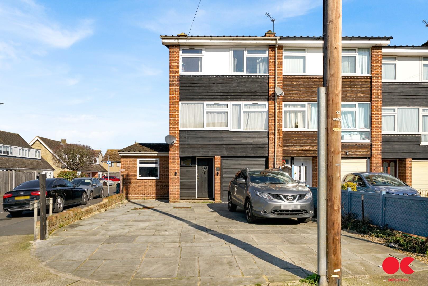 4 bed semi-detached house for sale in Essex Gardens, Hornchurch  - Property Image 25