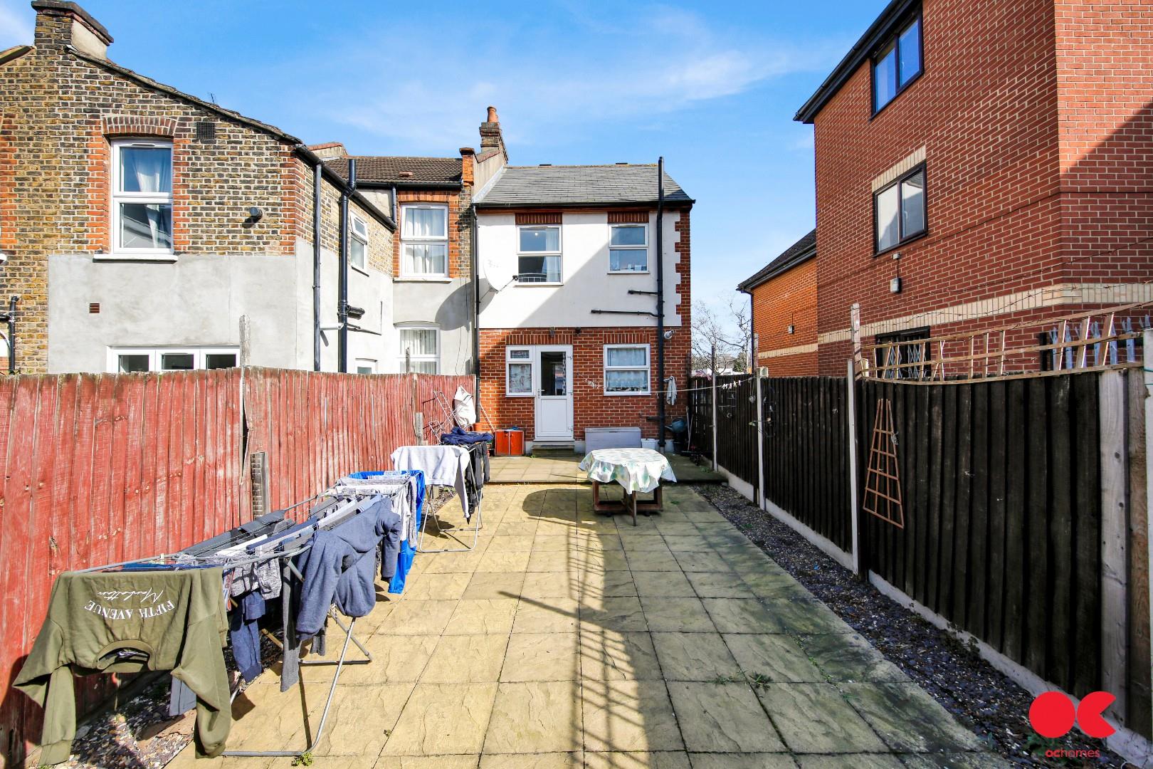 2 bed end of terrace house to rent in Riverdene Road, Ilford  - Property Image 25