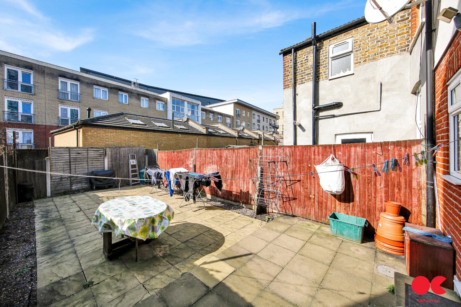 2 bed end of terrace house to rent in Riverdene Road, Ilford  - Property Image 5