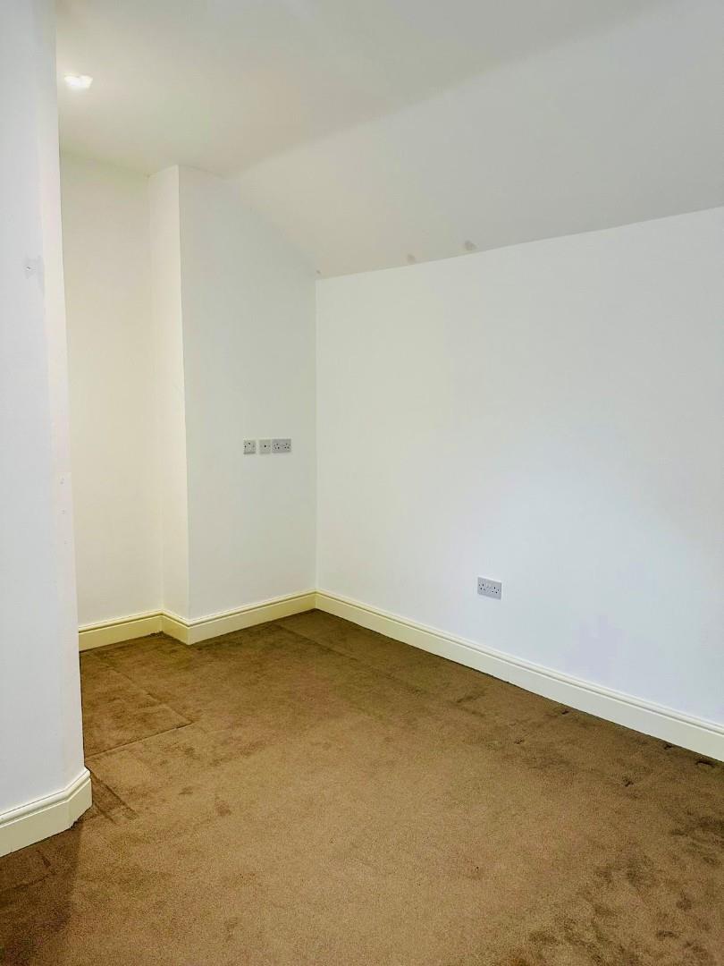 3 bed flat to rent in Cecil Road, London  - Property Image 8