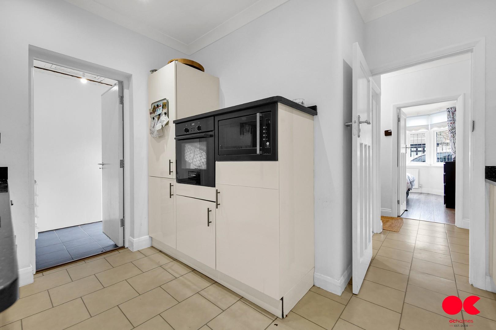 3 bed semi-detached bungalow for sale in Stafford Avenue, Hornchurch  - Property Image 18