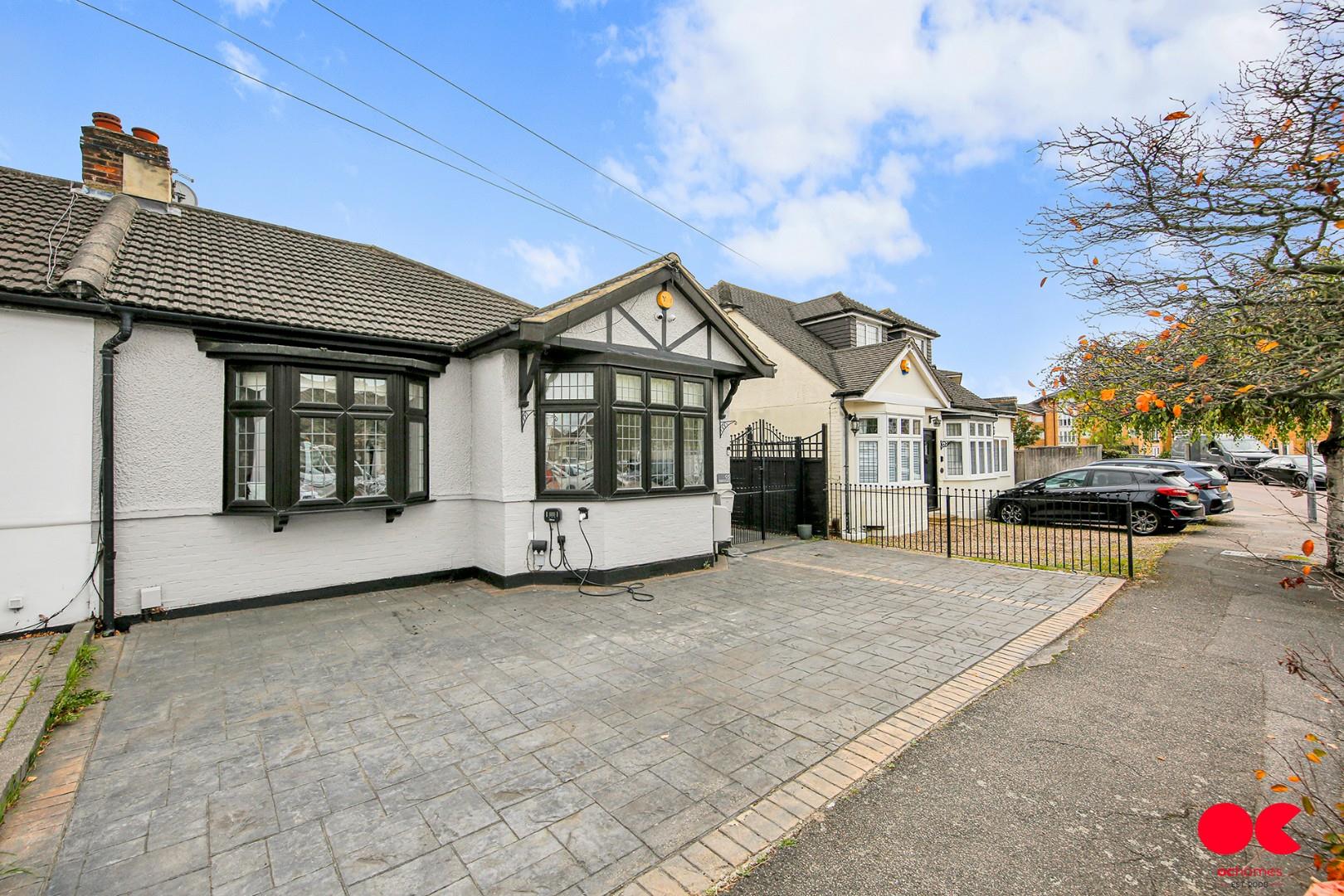 3 bed semi-detached bungalow for sale in Stafford Avenue, Hornchurch  - Property Image 6