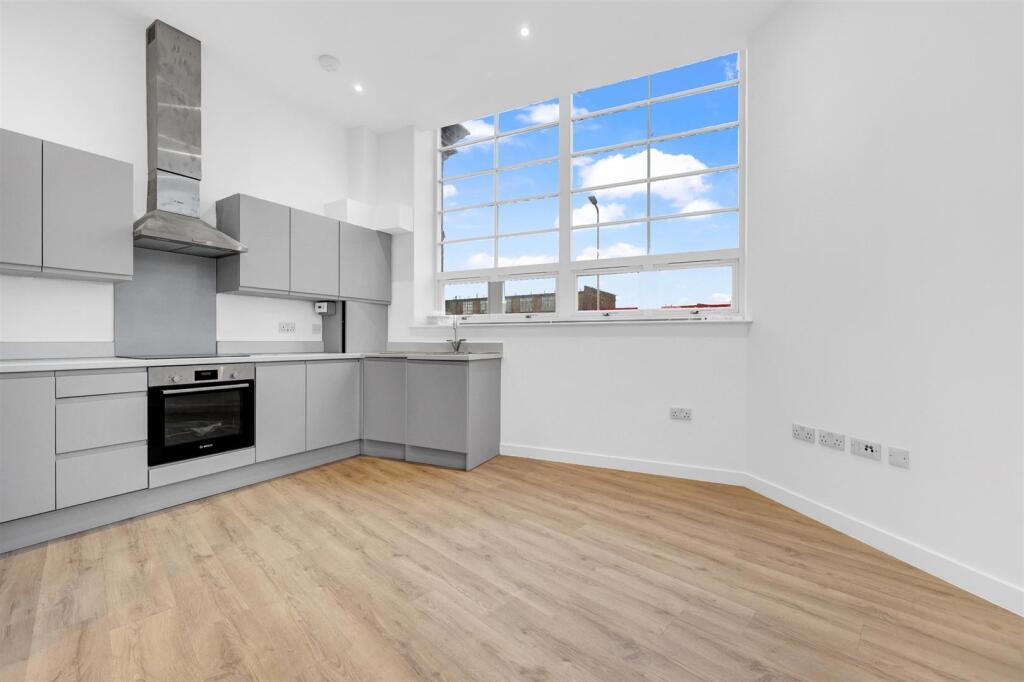 2 bed flat to rent in Spring Gardens, Romford  - Property Image 11