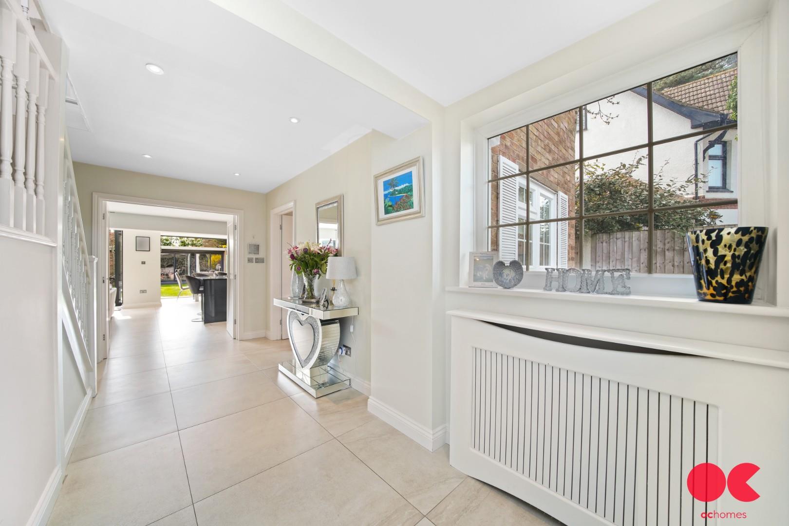 5 bed detached house for sale in Herbert Road, Hornchurch  - Property Image 33