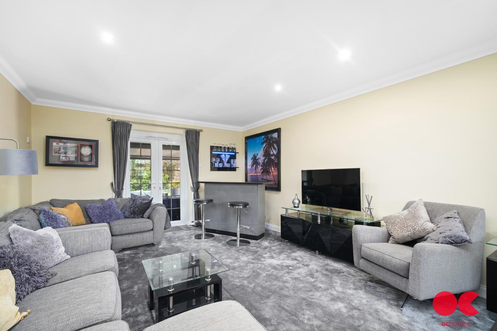 5 bed detached house for sale in Herbert Road, Hornchurch  - Property Image 4
