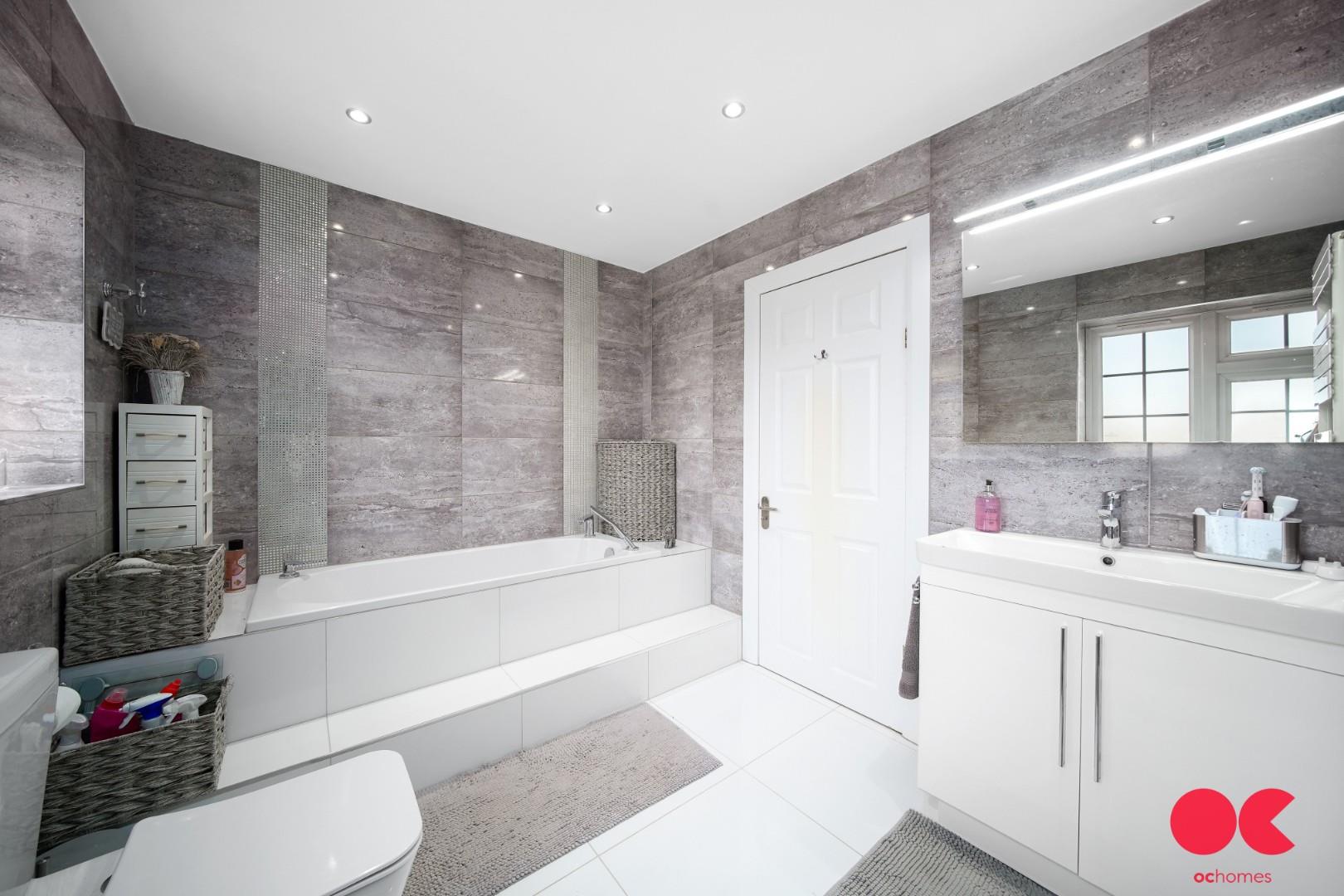 5 bed detached house for sale in Herbert Road, Hornchurch  - Property Image 28