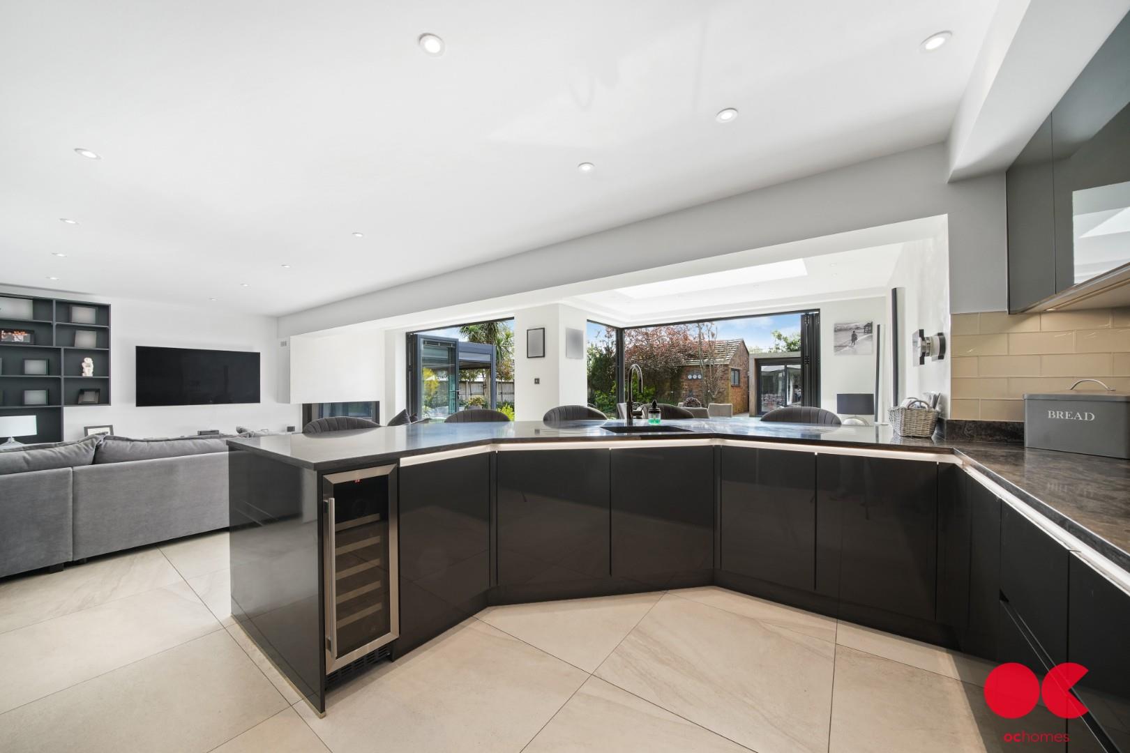 5 bed detached house for sale in Herbert Road, Hornchurch  - Property Image 5