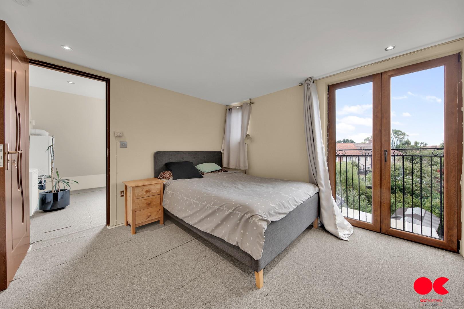 4 bed semi-detached house for sale in Homestead Road, Dagenham  - Property Image 5