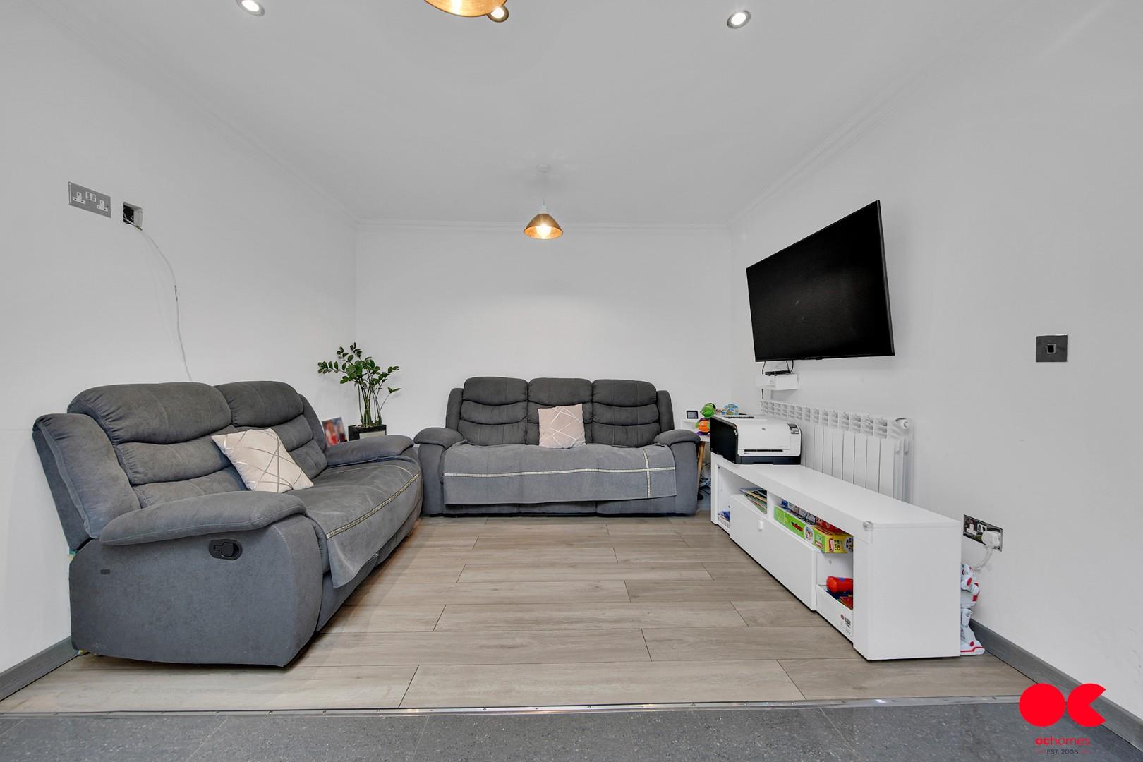 4 bed semi-detached house for sale in Homestead Road, Dagenham  - Property Image 33