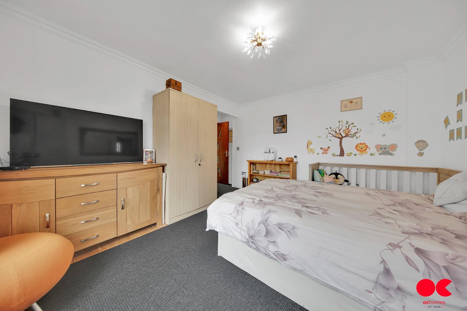 4 bed semi-detached house for sale in Homestead Road, Dagenham  - Property Image 20