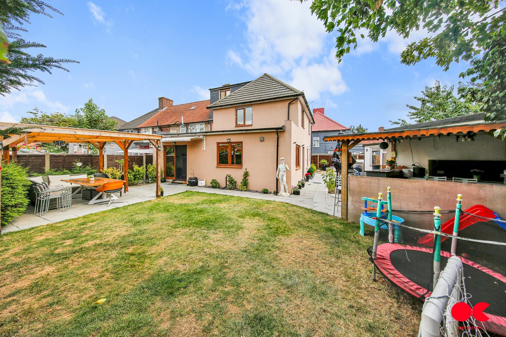 4 bed semi-detached house for sale in Homestead Road, Dagenham  - Property Image 3