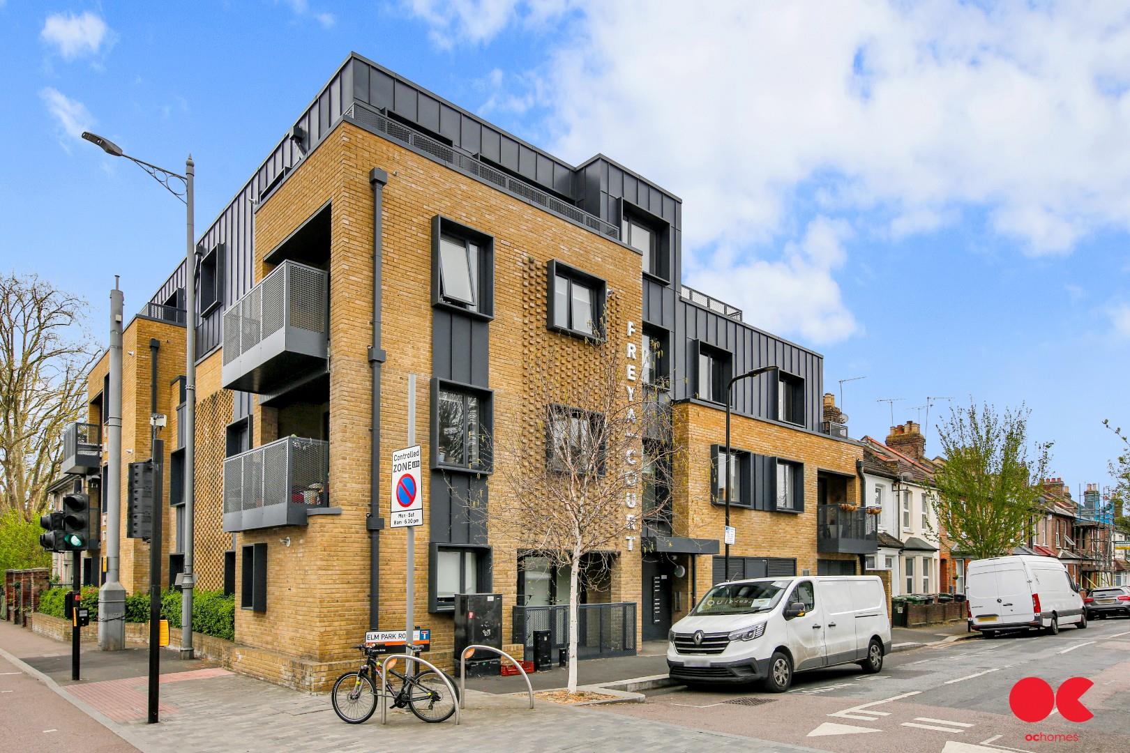 2 bed flat to rent in Lea Bridge Road, London, E10