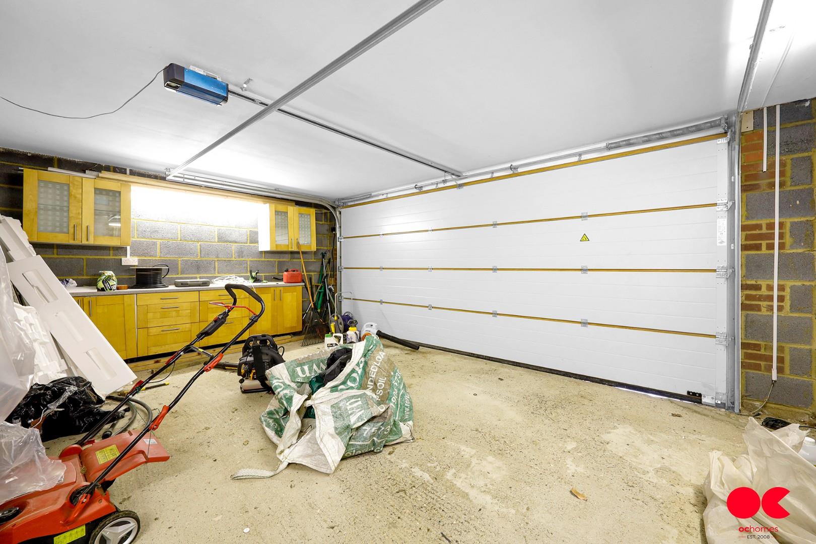 5 bed detached house to rent in Upland Drive, Brookmans Park  - Property Image 48