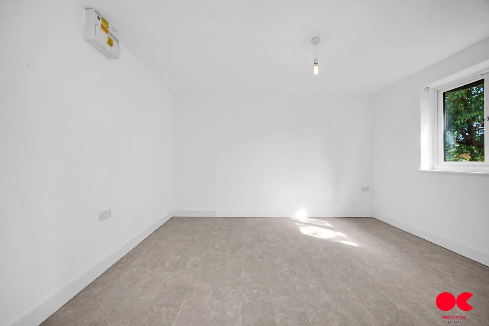 2 bed flat for sale in Pittman Gardens, Ilford  - Property Image 5