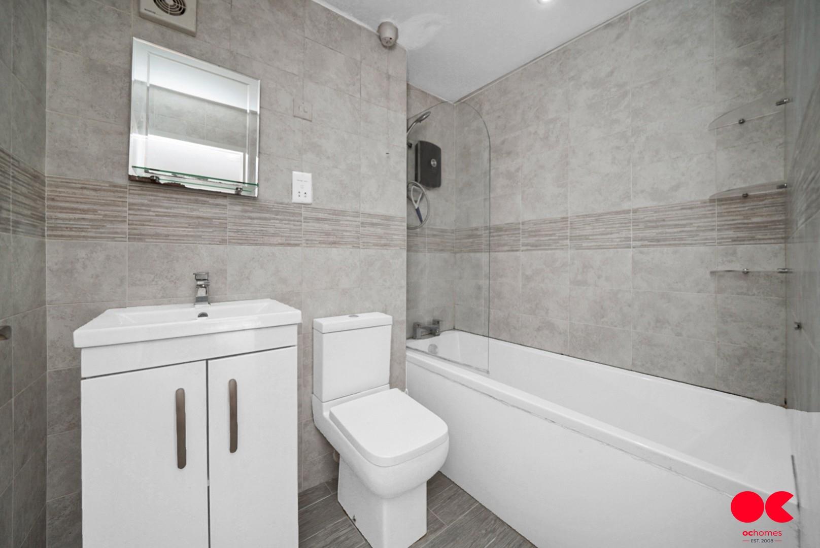 2 bed flat for sale in Pittman Gardens, Ilford  - Property Image 4