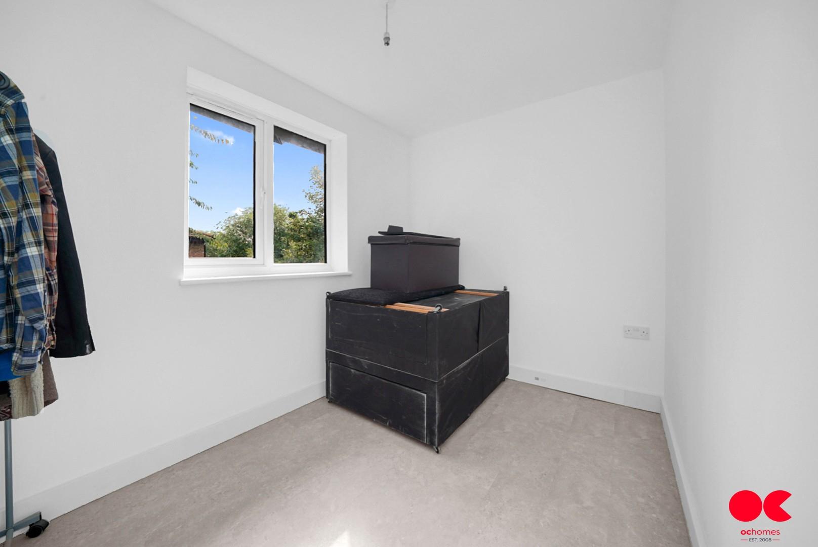 2 bed flat for sale in Pittman Gardens, Ilford  - Property Image 6