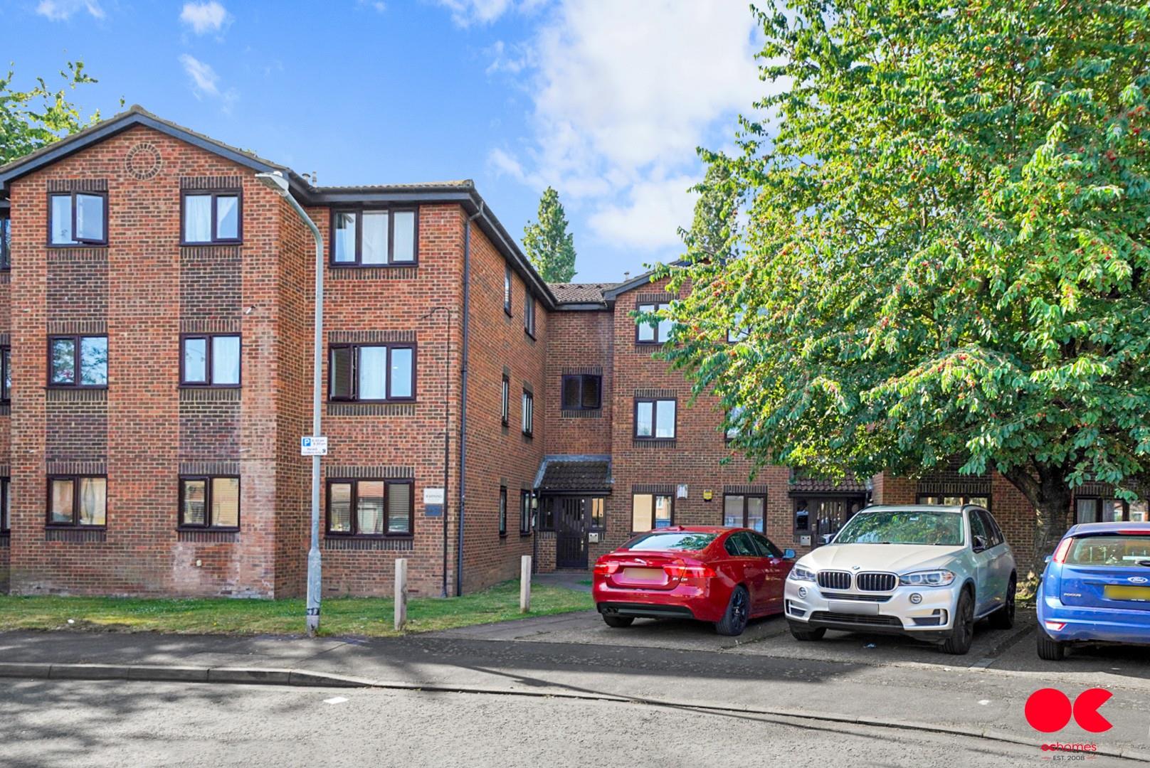 2 bed flat for sale in Pittman Gardens, Ilford  - Property Image 2