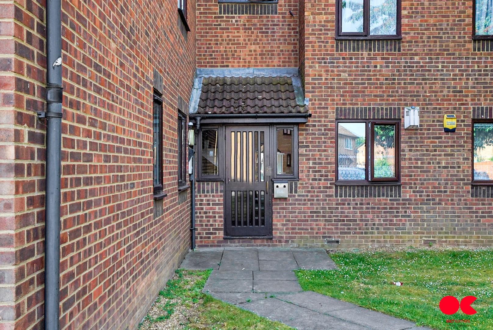 2 bed flat for sale in Pittman Gardens, Ilford  - Property Image 11